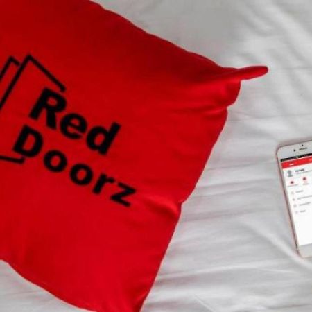 Готель Reddoorz Near Siloam Karawaci 3 Тангеранг Екстер'єр фото