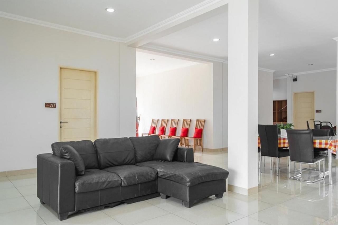 Готель Reddoorz Near Siloam Karawaci 3 Тангеранг Екстер'єр фото
