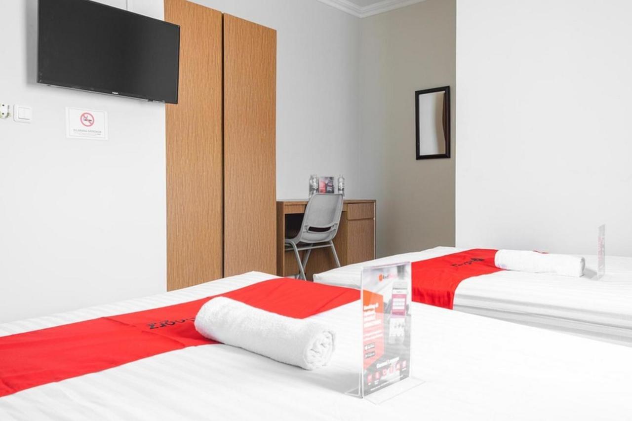 Готель Reddoorz Near Siloam Karawaci 3 Тангеранг Екстер'єр фото
