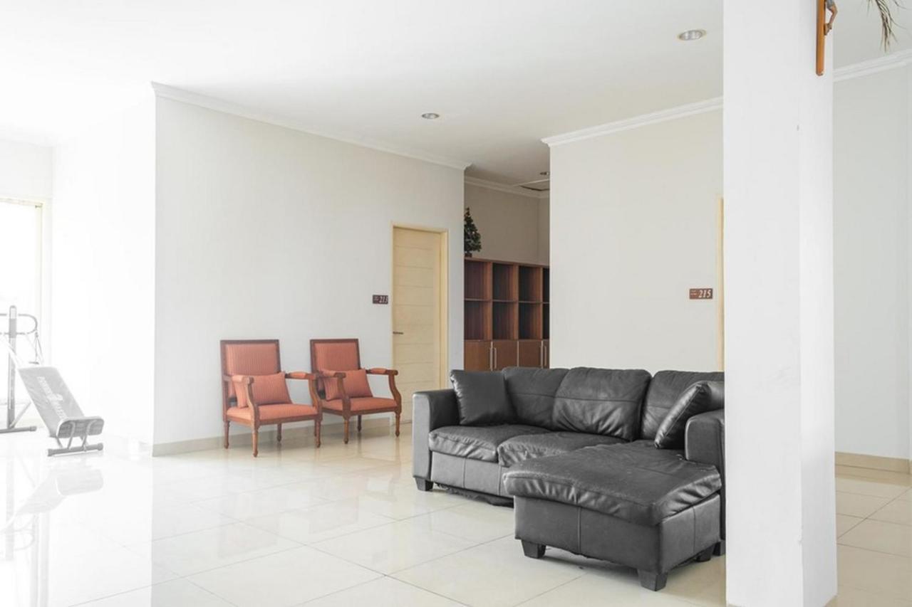 Готель Reddoorz Near Siloam Karawaci 3 Тангеранг Екстер'єр фото