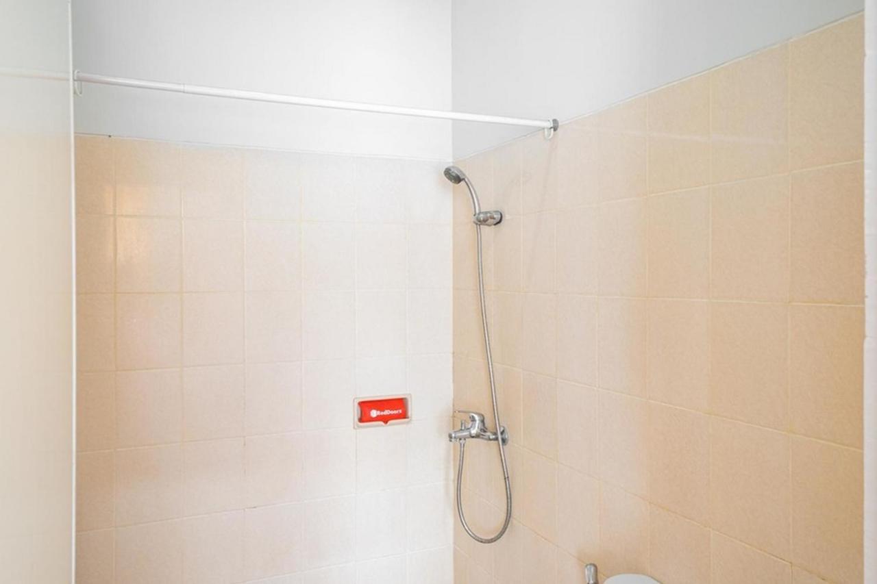 Готель Reddoorz Near Siloam Karawaci 3 Тангеранг Екстер'єр фото