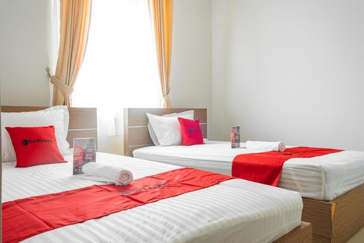 Готель Reddoorz Near Siloam Karawaci 3 Тангеранг Екстер'єр фото