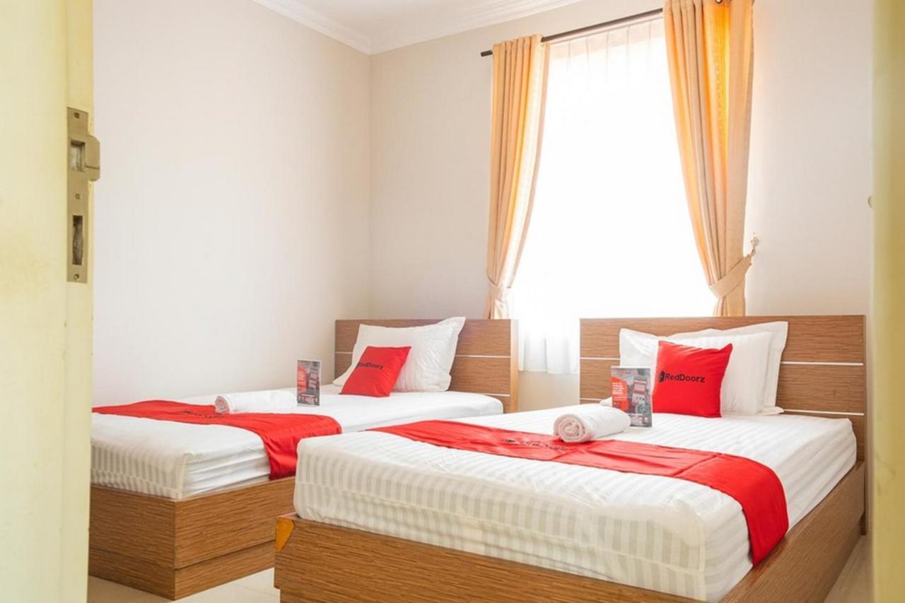 Готель Reddoorz Near Siloam Karawaci 3 Тангеранг Екстер'єр фото