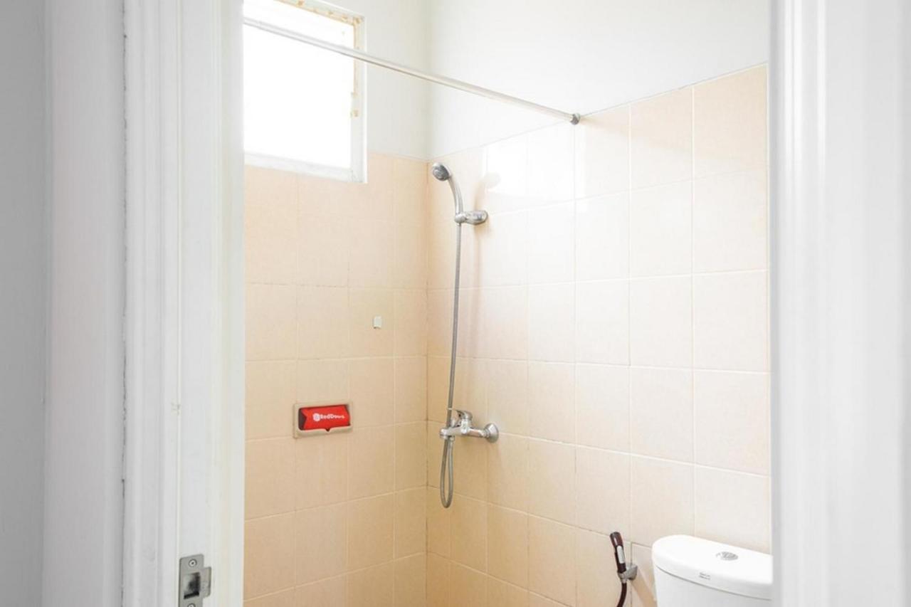 Готель Reddoorz Near Siloam Karawaci 3 Тангеранг Екстер'єр фото