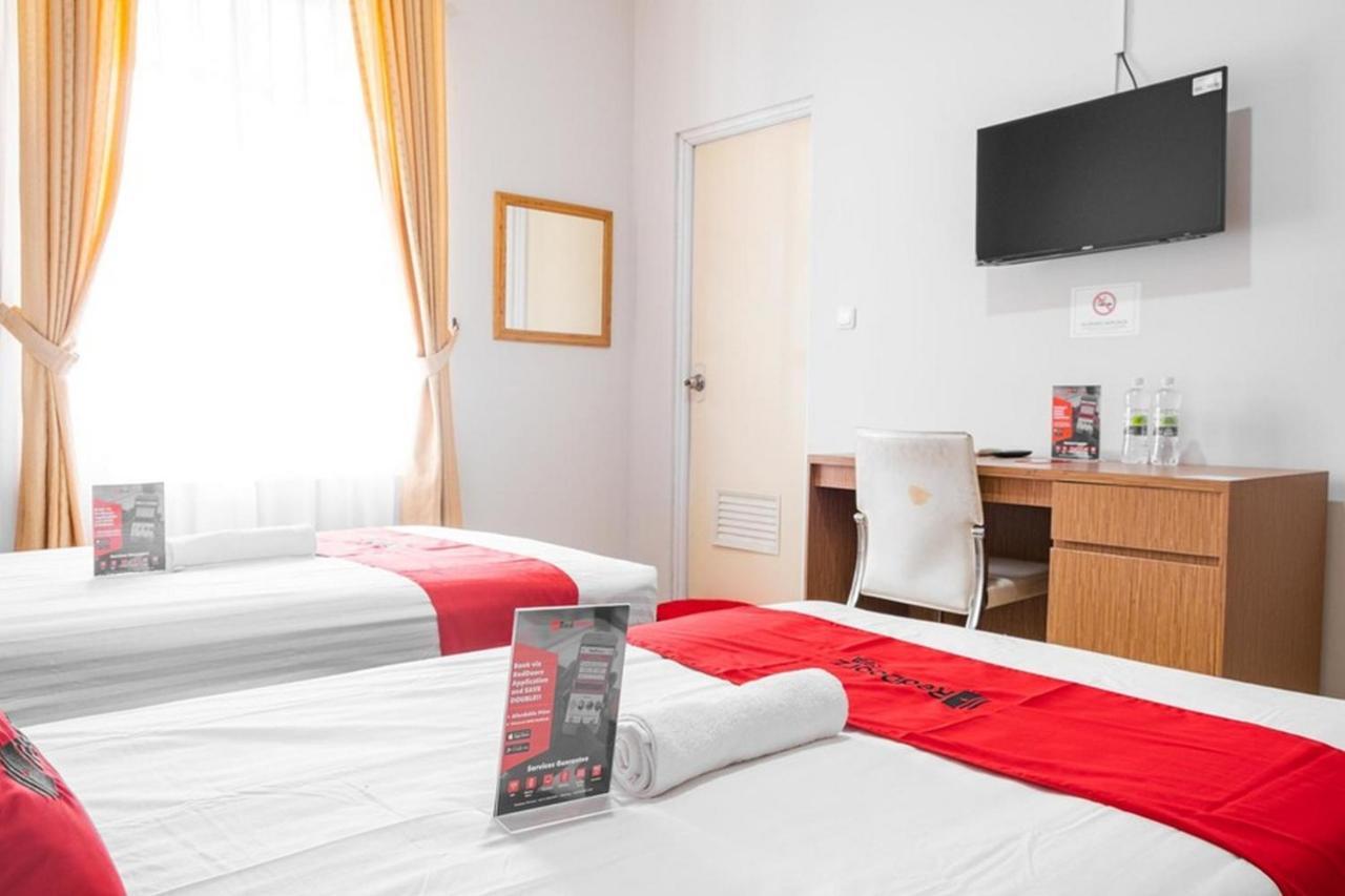 Готель Reddoorz Near Siloam Karawaci 3 Тангеранг Екстер'єр фото