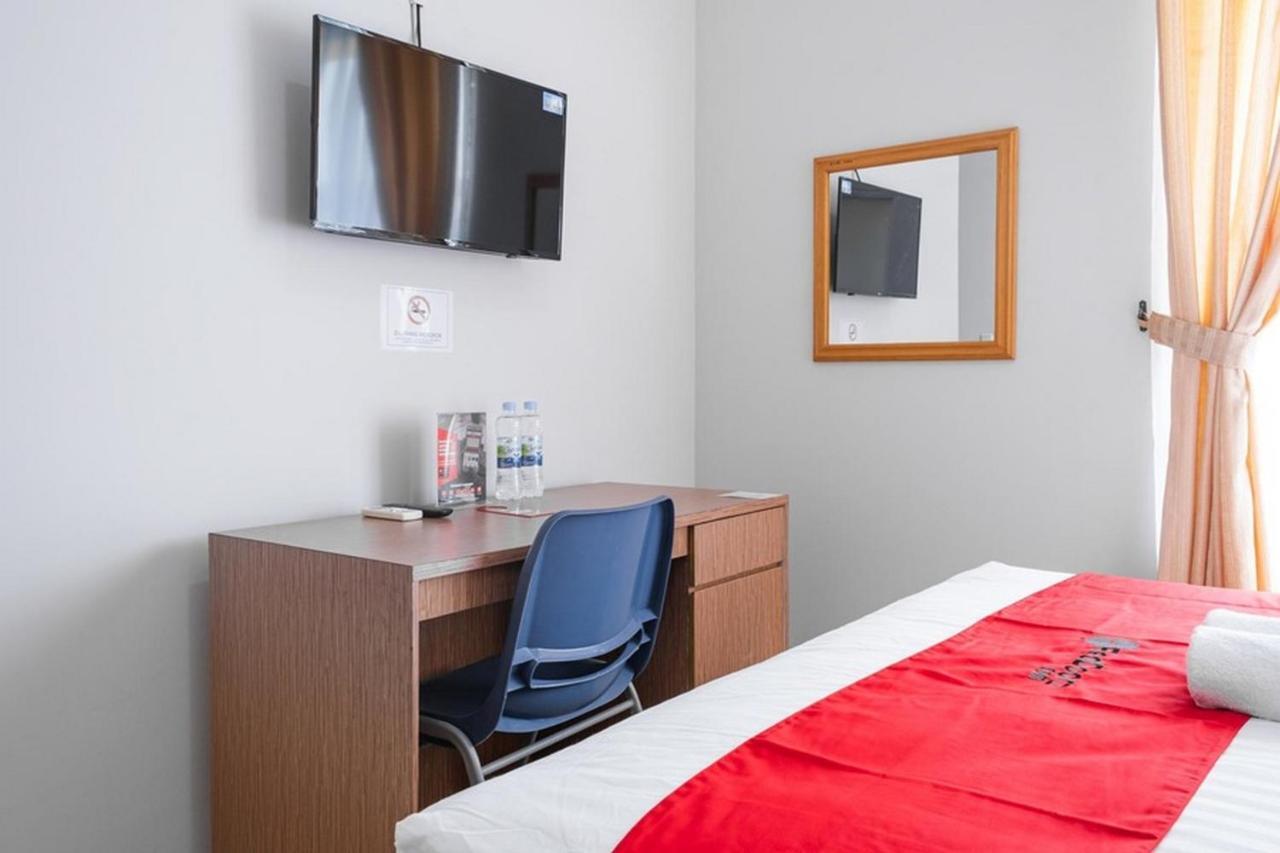 Готель Reddoorz Near Siloam Karawaci 3 Тангеранг Екстер'єр фото