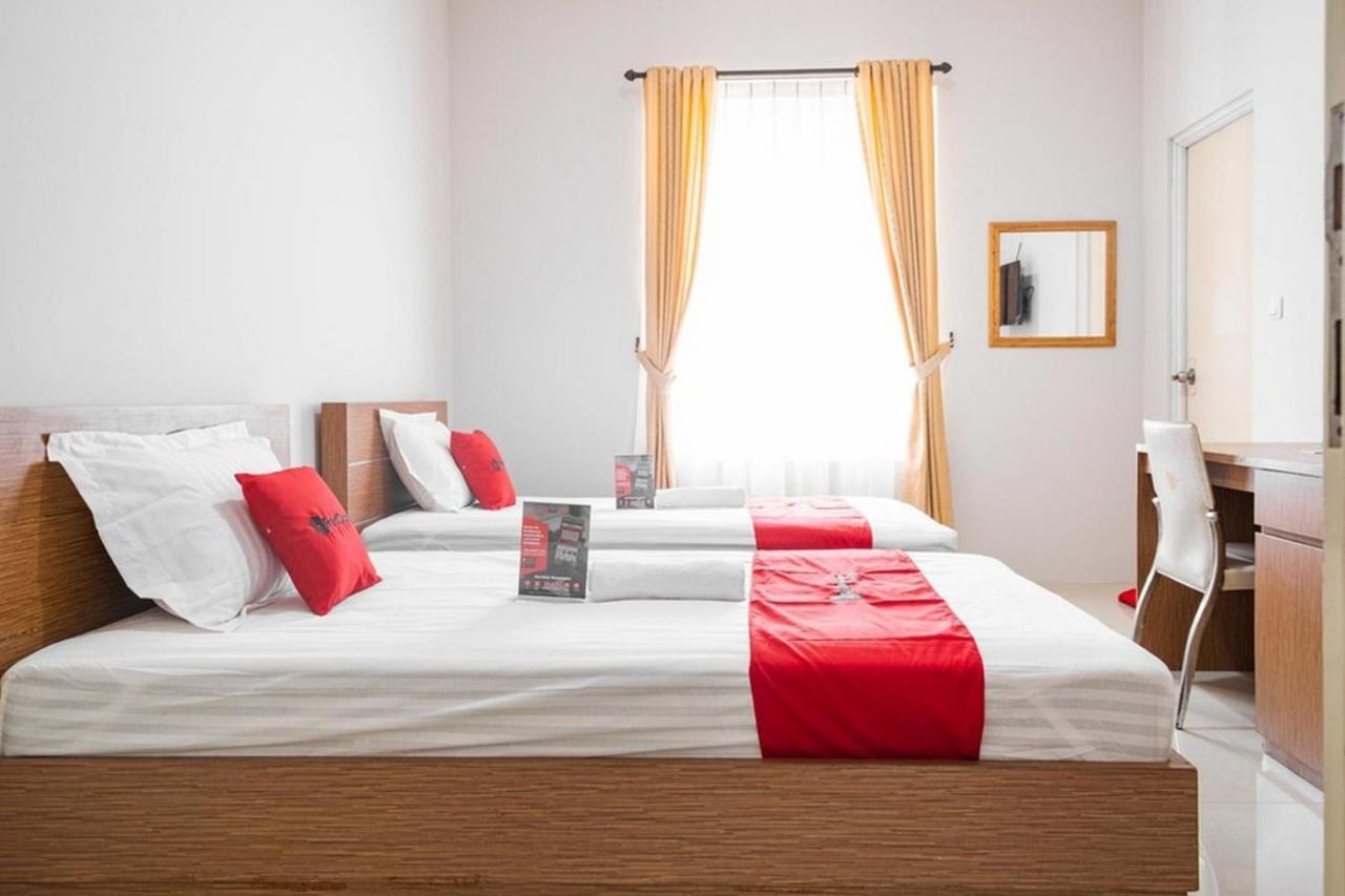 Готель Reddoorz Near Siloam Karawaci 3 Тангеранг Екстер'єр фото