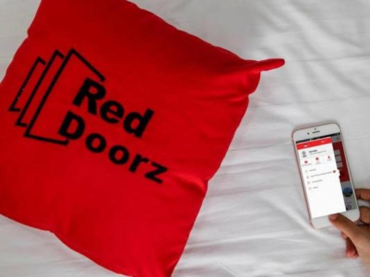 Готель Reddoorz Near Siloam Karawaci 3 Тангеранг Екстер'єр фото